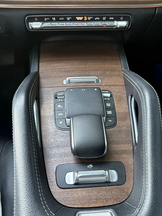 Подержанный Mercedes-Benz GLS 450 II (X167), 3.0 л, 2021 в Шардже от Taj Al Sultan Used Cars Серый цвет. Other | AUTO.AE