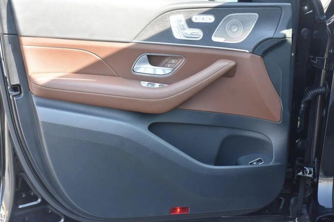 Подержанный Mercedes-Benz GLS 450 II (X167) Рестайлинг, 3.0 л, 2025 в Шардже от Alfaris Used Cars Черный цвет. Other | AUTO.AE