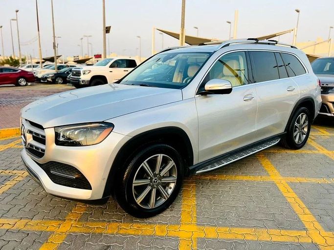 Подержанный Mercedes-Benz GLS 450 II (X167), 3.0 л, 2020 в Шардже от Karkuk Used Cars Серебристый цвет. Американская | AUTO.AE