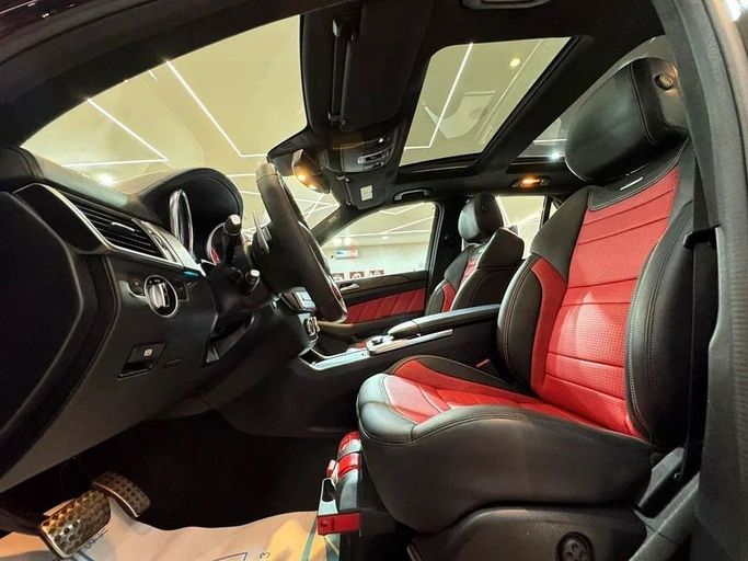 Подержанный Mercedes-Benz M-Class 550 III (W166), 4.7 л, 2015 в Шардже от Ayoon Alhoot Motors Черный цвет. GCC | AUTO.AE