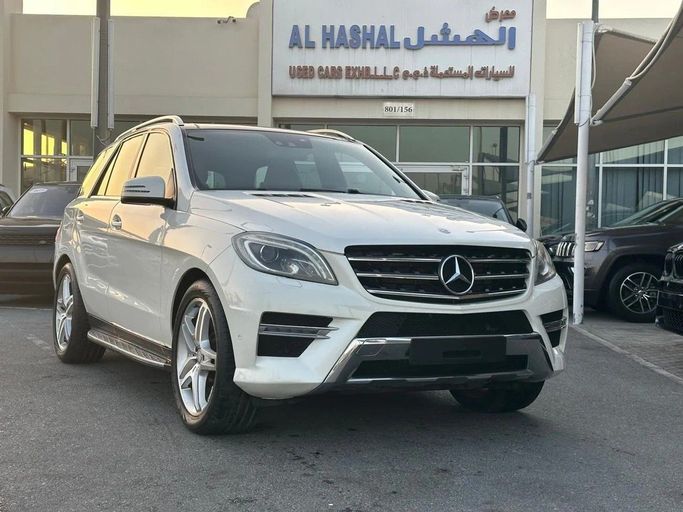 Подержанный Mercedes-Benz M-Class 500 III (W166), 4.7 л, 2013 в Шардже от Al Hashal Used Cars Белый цвет. GCC | AUTO.AE