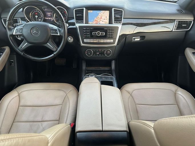 Подержанный Mercedes-Benz M-Class 500 III (W166), 4.7 л, 2013 в Шардже от Al Hashal Used Cars Белый цвет. GCC | AUTO.AE