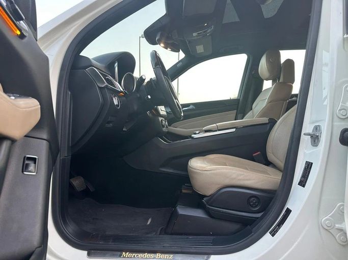 Подержанный Mercedes-Benz M-Class 500 III (W166), 4.7 л, 2013 в Шардже от Al Hashal Used Cars Белый цвет. GCC | AUTO.AE