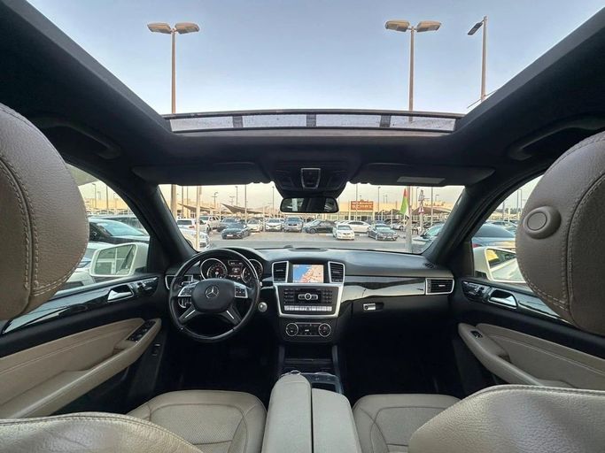 Подержанный Mercedes-Benz M-Class 500 III (W166), 4.7 л, 2013 в Шардже от Al Hashal Used Cars Белый цвет. GCC | AUTO.AE