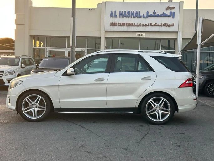 Подержанный Mercedes-Benz M-Class 500 III (W166), 4.7 л, 2013 в Шардже от Al Hashal Used Cars Белый цвет. GCC | AUTO.AE