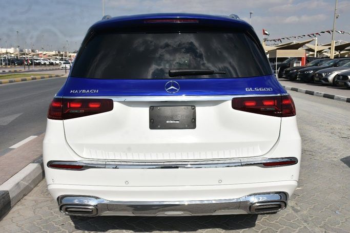 Подержанный Mercedes-Benz Maybach GLS 600 I Рестайлинг, 4.0 л, 2024 в Шардже от Alfaris Used Cars Белый цвет.  | AUTO.AE