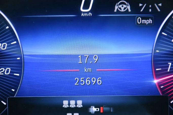 Подержанный Mercedes-Benz Maybach GLS 600 I Рестайлинг, 4.0 л, 2024 в Шардже от Alfaris Used Cars Белый цвет. Other | AUTO.AE