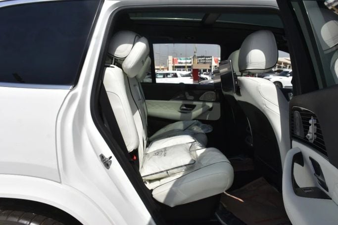 Подержанный Mercedes-Benz Maybach GLS 600 I, 4.0 л, 2021 в Шардже от Alfaris Used Cars Белый цвет. Other | AUTO.AE