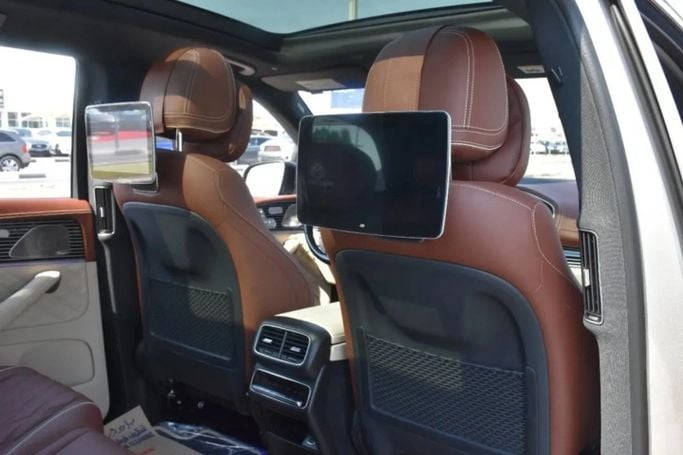 Подержанный Mercedes-Benz Maybach GLS 600 I, 4.0 л, 2021 в Шардже от Alfaris Used Cars Серый цвет. Other | AUTO.AE