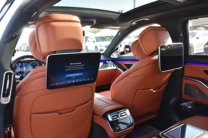 Подержанный Mercedes-Benz Maybach GLS 600 I, 4.0 л, 2022 в Шардже от Alfaris Used Cars Белый цвет. Other | AUTO.AE