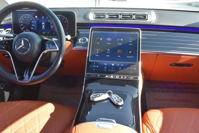 Подержанный Mercedes-Benz Maybach GLS 600 I, 4.0 л, 2022 в Шардже от Alfaris Used Cars Белый цвет. Other | AUTO.AE