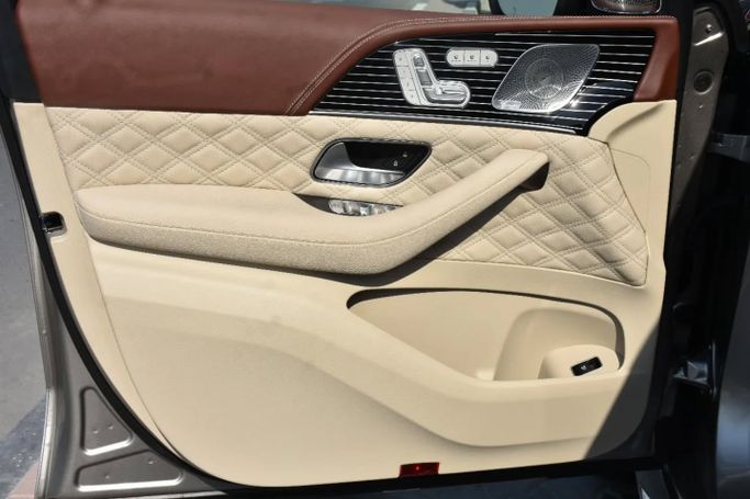 Подержанный Mercedes-Benz Maybach GLS 600 I, 4.0 л, 2021 в Шардже от Alfaris Used Cars Серебристый цвет. Other | AUTO.AE