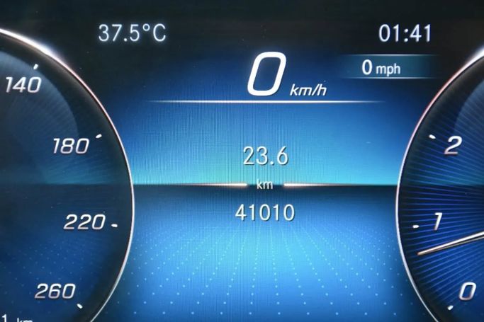 Подержанный Mercedes-Benz Maybach GLS 600 I, 4.0 л, 2022 в Шардже от Alfaris Used Cars Белый цвет. Other | AUTO.AE