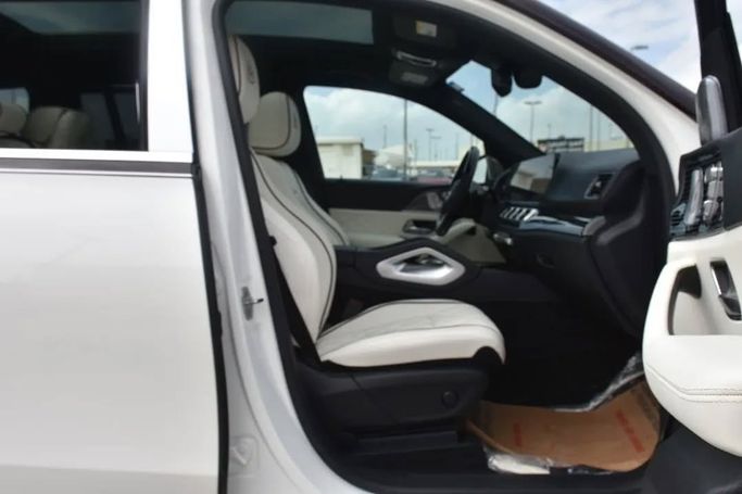 Подержанный Mercedes-Benz Maybach GLS 600 I, 4.0 л, 2020 в Шардже от Alfaris Used Cars Белый цвет. Other | AUTO.AE