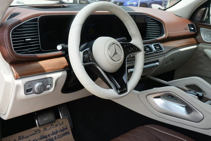 Подержанный Mercedes-Benz Maybach GLS 600 I Рестайлинг, 4.0 л, 2025 в Шардже от Alfaris Used Cars Черный цвет. Other | AUTO.AE