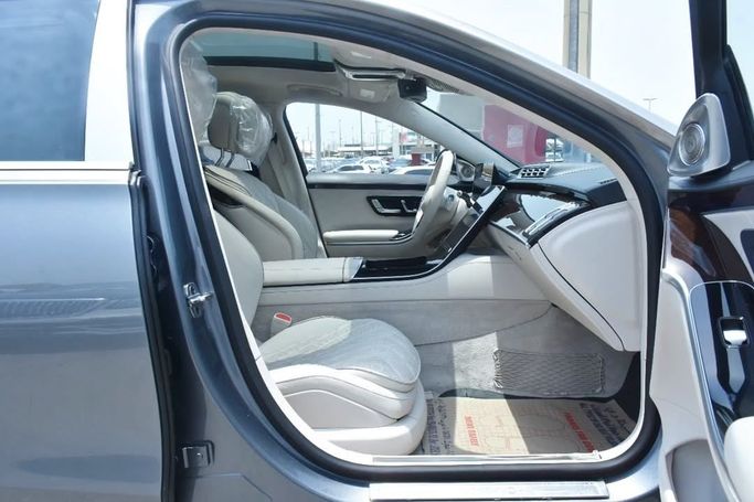 Used Mercedes-Benz Maybach S-Class 580 II (Z223), 4.0 l, 2022 in Sharjah by Alfaris Used Cars, Grey color.  | AUTO.AE