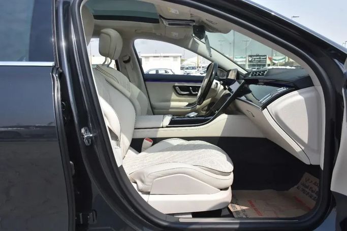 Used Mercedes-Benz Maybach S-Class 580 II (Z223), 4.0 l, 2021 in Sharjah by Alfaris Used Cars, Black color.  | AUTO.AE