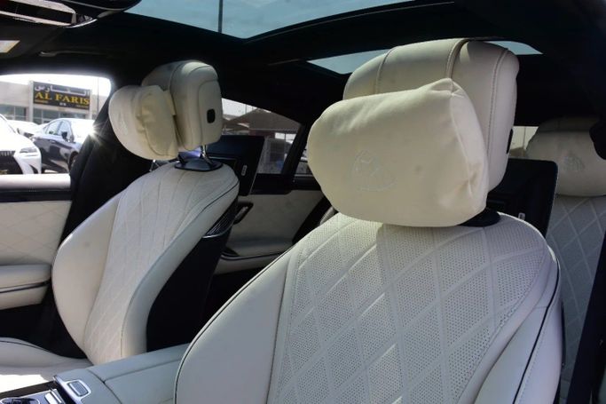 Подержанный Mercedes-Benz Maybach S-Class 580 II (Z223), 4.0 л, 2022 в Шардже от Alfaris Used Cars Черный цвет. Other | AUTO.AE