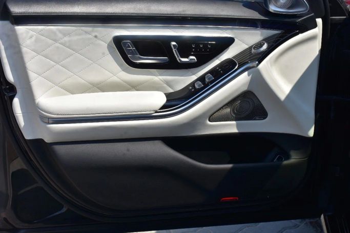 Подержанный Mercedes-Benz Maybach S-Class 580 II (Z223), 4.0 л, 2022 в Шардже от Alfaris Used Cars Черный цвет. Other | AUTO.AE
