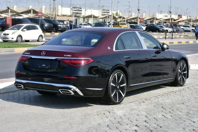 Подержанный Mercedes-Benz Maybach S-Class 580 II (Z223), 4.0 л, 2022 в Шардже от Alfaris Used Cars Черный цвет. Other | AUTO.AE