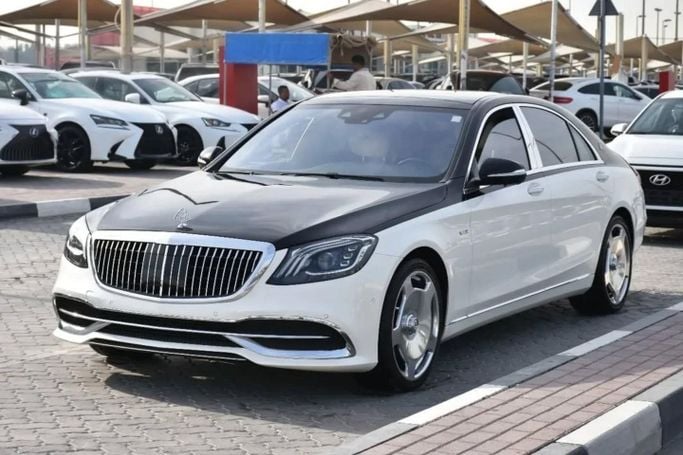 Подержанный Mercedes-Benz Maybach S-Class 560 I (X222) Рестайлинг, 4.0 л, 2019 в Шардже от Alfaris Used Cars Белый цвет. Other | AUTO.AE
