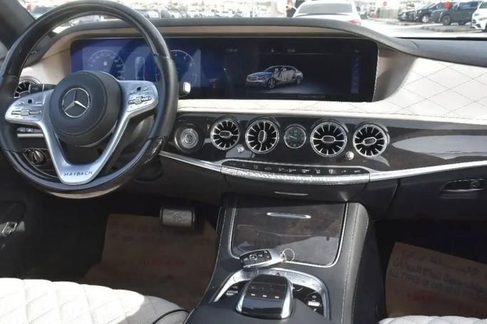 Подержанный Mercedes-Benz Maybach S-Class 560 I (X222) Рестайлинг, 4.0 л, 2019 в Шардже от Alfaris Used Cars Белый цвет. Other | AUTO.AE