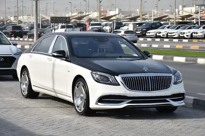 Подержанный Mercedes-Benz Maybach S-Class 560 I (X222) Рестайлинг, 4.0 л, 2019 в Шардже от Alfaris Used Cars Белый цвет. Other | AUTO.AE