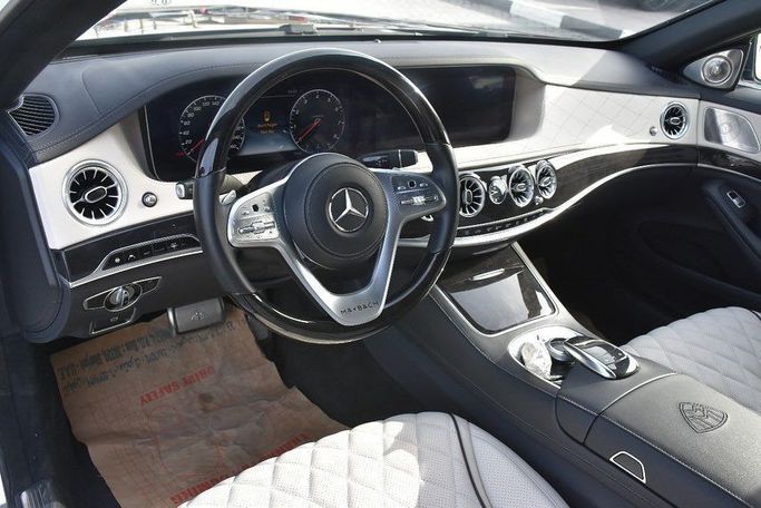 Подержанный Mercedes-Benz Maybach S-Class 560 I (X222) Рестайлинг, 4.0 л, 2019 в Шардже от Alfaris Used Cars Белый цвет. Other | AUTO.AE