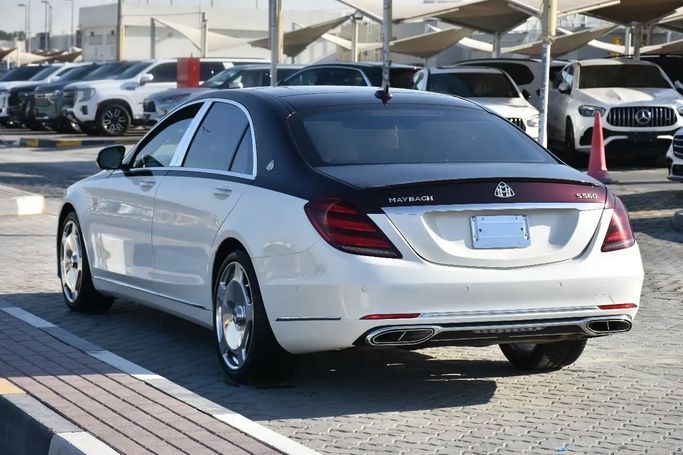 Подержанный Mercedes-Benz Maybach S-Class 560 I (X222) Рестайлинг, 4.0 л, 2018 в Шардже от Alfaris Used Cars Белый цвет. Other | AUTO.AE