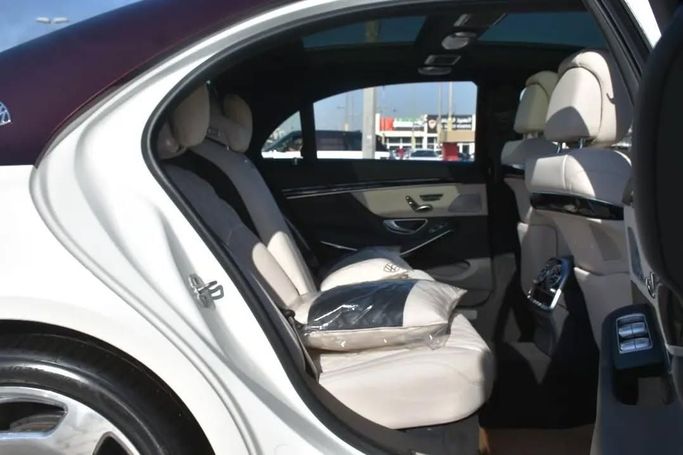 Подержанный Mercedes-Benz Maybach S-Class 560 I (X222) Рестайлинг, 4.0 л, 2018 в Шардже от Alfaris Used Cars Белый цвет. Other | AUTO.AE