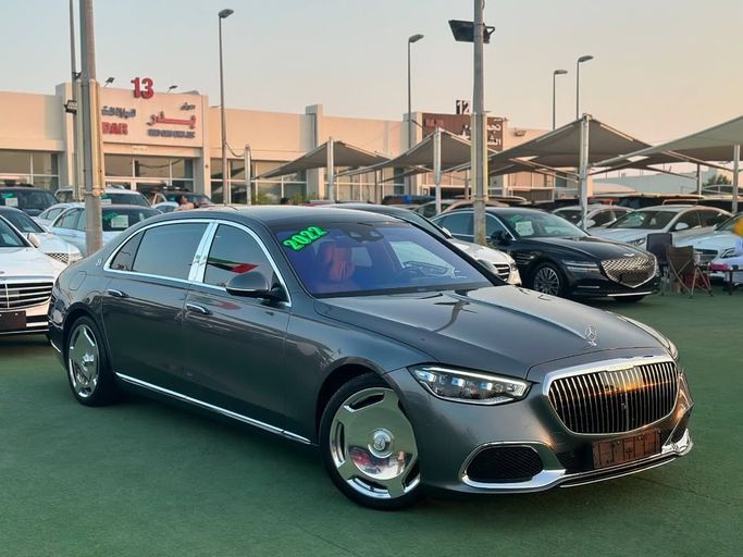 Подержанный Mercedes-Benz Maybach S-Class 580 II (Z223), 4.0 л, 2022 в Шардже от Badar Used Cars Серый цвет.  | AUTO.AE