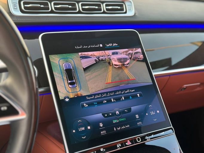 Подержанный Mercedes-Benz Maybach S-Class 580 II (Z223), 4.0 л, 2022 в Шардже от Badar Used Cars Серый цвет.  | AUTO.AE