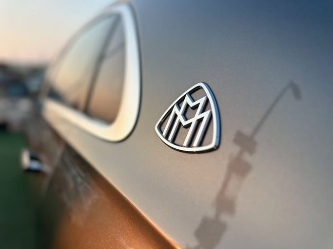 Подержанный Mercedes-Benz Maybach S-Class 580 II (Z223), 4.0 л, 2022 в Шардже от Badar Used Cars Серый цвет.  | AUTO.AE