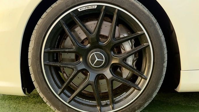 Подержанный Mercedes-Benz S-Class AMG 63 AMG Long III (W222, C217), 5.5 л, 2017 в Шардже от Badar Used Cars Белый цвет. Японская | AUTO.AE