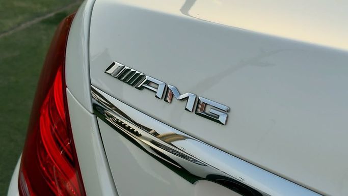 Подержанный Mercedes-Benz S-Class AMG 63 AMG Long III (W222, C217), 5.5 л, 2017 в Шардже от Badar Used Cars Белый цвет. Японская | AUTO.AE