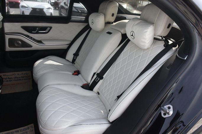 Подержанный Mercedes-Benz S-Class 580 Long 4MATIC VII (W223), 4.0 л, 2021 в Шардже от Alfaris Used Cars Черный цвет.  | AUTO.AE