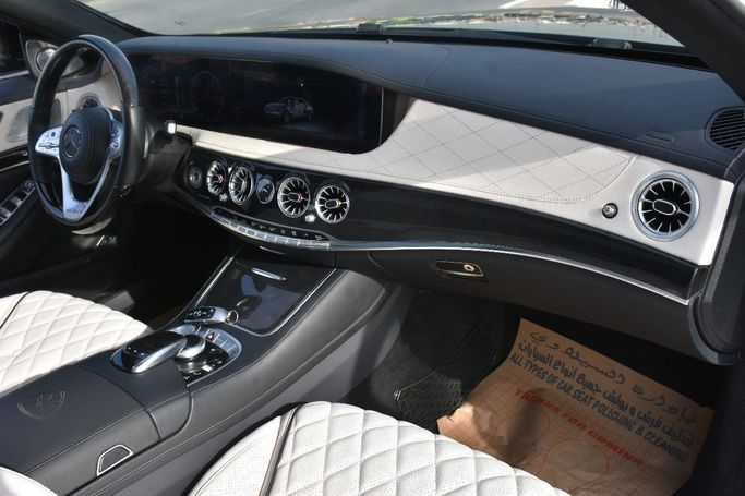 Подержанный Mercedes-Benz S-Class 560 VI (W222, C217) Рестайлинг, 4.0 л, 2019 в Шардже от Alfaris Used Cars Белый цвет.  | AUTO.AE