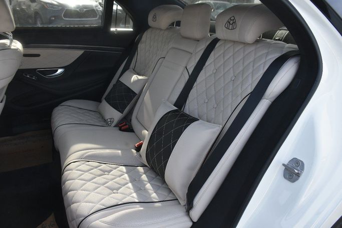 Подержанный Mercedes-Benz S-Class 560 VI (W222, C217) Рестайлинг, 4.0 л, 2019 в Шардже от Alfaris Used Cars Белый цвет.  | AUTO.AE