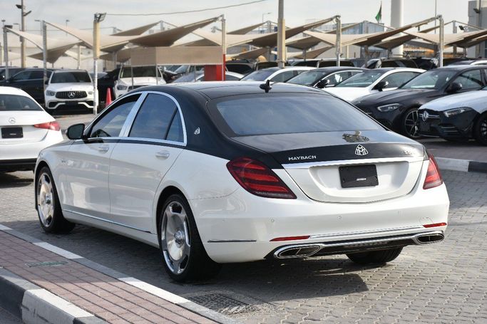 Подержанный Mercedes-Benz S-Class 560 VI (W222, C217) Рестайлинг, 4.0 л, 2019 в Шардже от Alfaris Used Cars Белый цвет.  | AUTO.AE