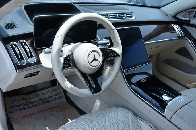 Подержанный Mercedes-Benz S-Class 580 Long 4MATIC VII (W223), 4.0 л, 2022 в Шардже от Alfaris Used Cars Серебристый цвет.  | AUTO.AE