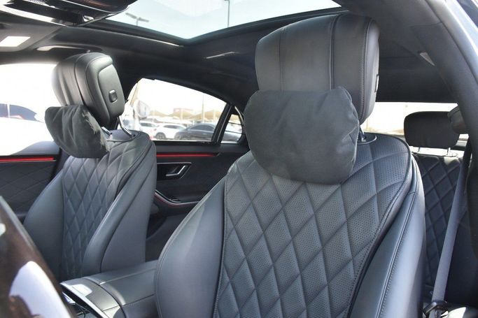 Подержанный Mercedes-Benz S-Class 500 Long 4MATIC VII (W223), 3.0 л, 2023 в Шардже от Alfaris Used Cars Другой цвет цвет.  | AUTO.AE