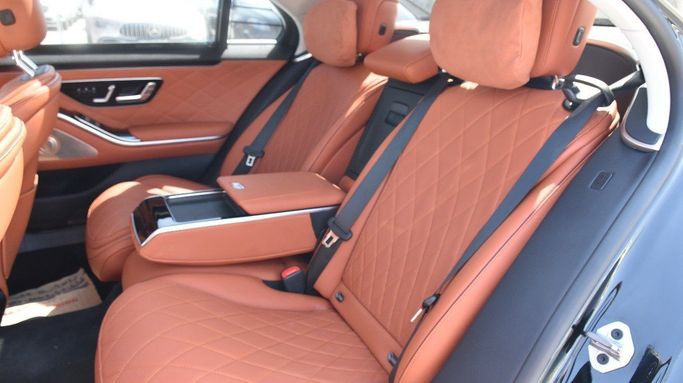 Подержанный Mercedes-Benz S-Class 580 Long 4MATIC VII (W223), 4.0 л, 2021 в Шардже от Alfaris Used Cars Черный цвет.  | AUTO.AE