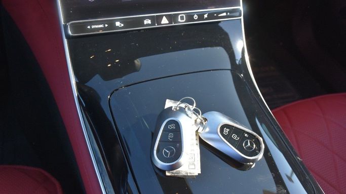 Подержанный Mercedes-Benz S-Class 580 Long 4MATIC VII (W223), 4.0 л, 2023 в Шардже от Alfaris Used Cars Черный цвет.  | AUTO.AE