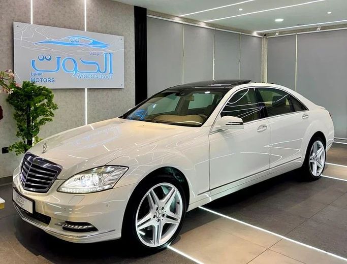 Подержанный Mercedes-Benz S-Class 400 Long VI (W222, C217), 3.0 л, 2013 в Шардже от Ayoon Alhoot Motors Белый цвет.  | AUTO.AE