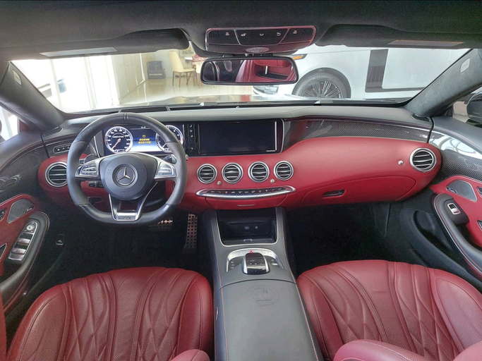 Подержанный Mercedes-Benz S-Class 560 VI (W222, C217) Рестайлинг, 4.0 л, 2017 в Шардже от MK Cars Черный цвет. Американская | AUTO.AE