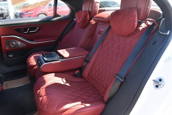 Used Mercedes-Benz S-Class 580 4MATIC VII (W223), 4.0 l, 2022 in Sharjah by Alfaris Used Cars, White color. Other | AUTO.AE