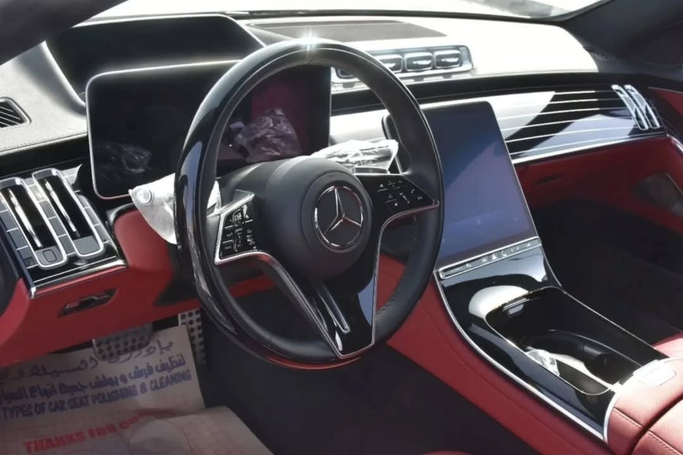 Подержанный Mercedes-Benz S-Class 580 4MATIC VII (W223), 4.0 л, 2021 в Шардже от Alfaris Used Cars Серебристый цвет. Other | AUTO.AE