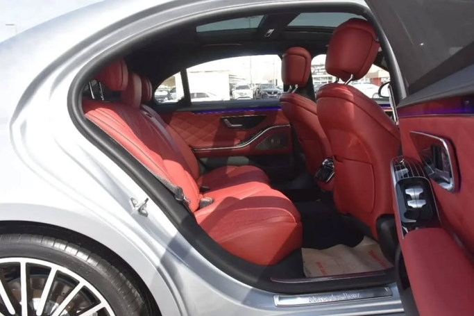 Подержанный Mercedes-Benz S-Class 580 4MATIC VII (W223), 4.0 л, 2021 в Шардже от Alfaris Used Cars Серебристый цвет. Other | AUTO.AE