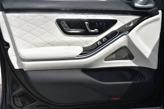 Подержанный Mercedes-Benz S-Class 580 4MATIC VII (W223), 4.0 л, 2021 в Шардже от Alfaris Used Cars Черный цвет. Other | AUTO.AE