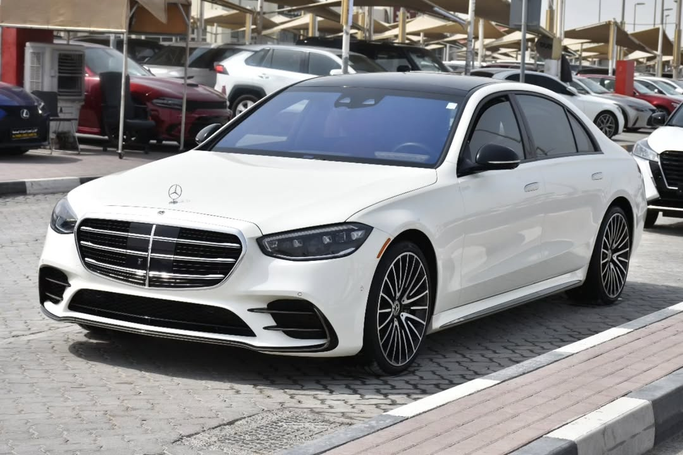 Подержанный Mercedes-Benz S-Class 580 4MATIC VII (W223), 4.0 л, 2023 в Шардже от Alfaris Used Cars Белый цвет. Other | AUTO.AE